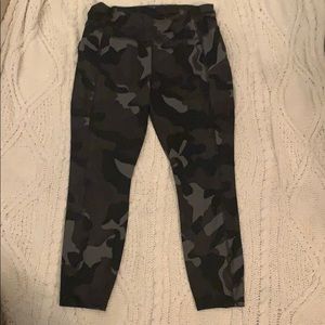 Camo print Athleta Crop Leggings